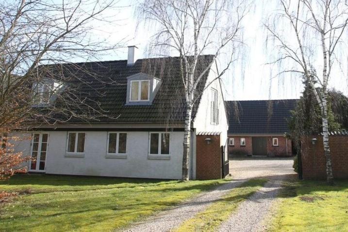 Stenbrogard Harlev Stationsby Exteriör bild